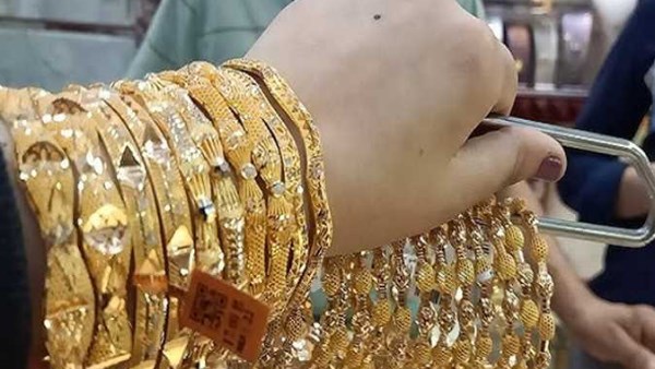 آي صاغة: الذهب يتراجع محليًا وعالميًا بضغط الدولار وترقب الفيدرالي