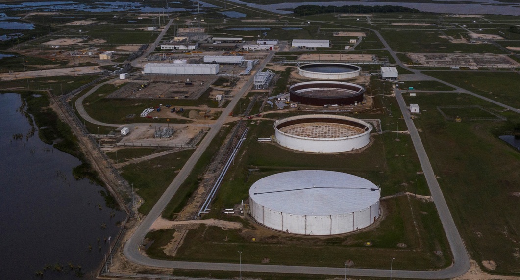 النفط يقفز 1.5% بعد قرار أوبك+ إبقاء مستويات الإنتاج دون تغيير